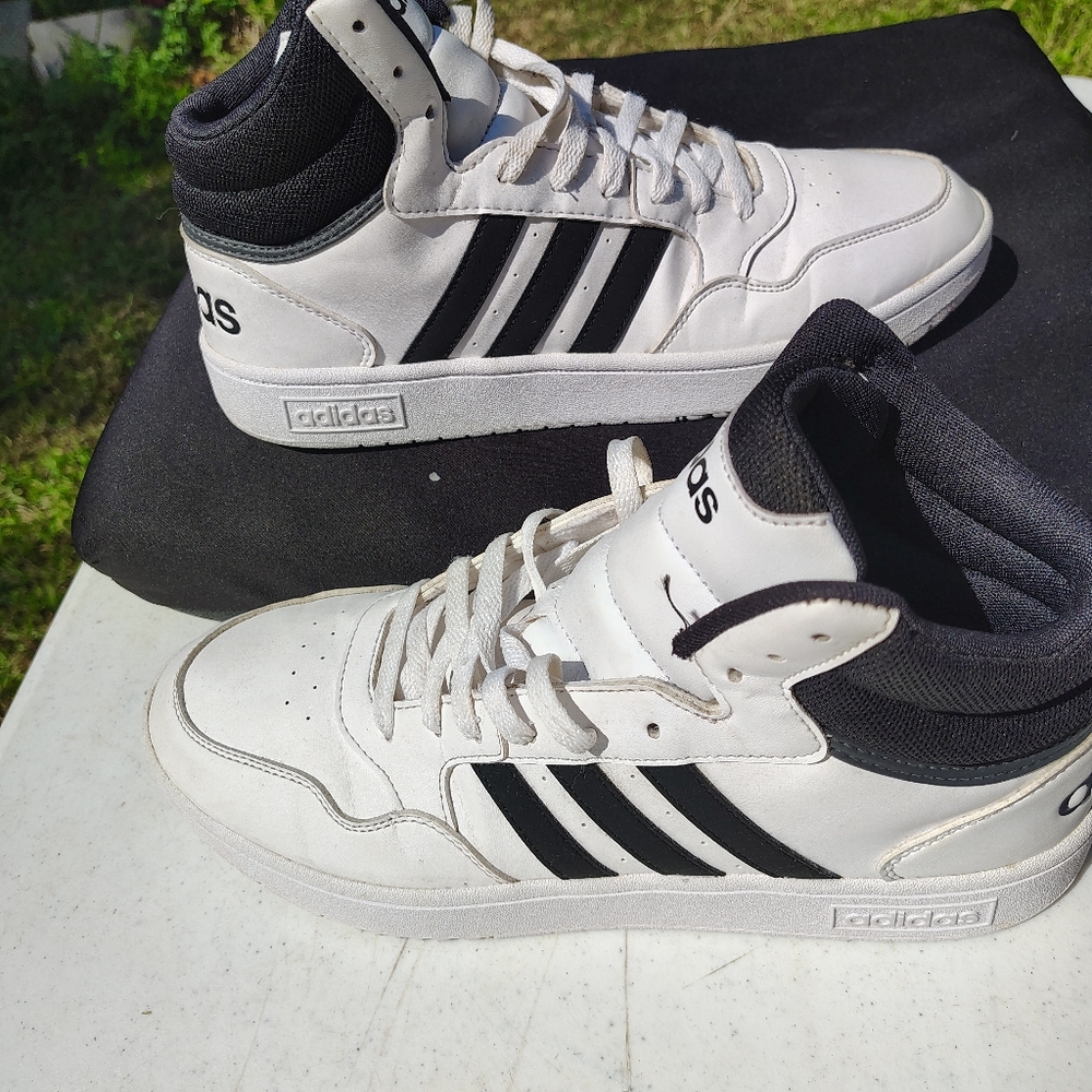Men’s Adidas Hoops 3.0 mid Tops size 12